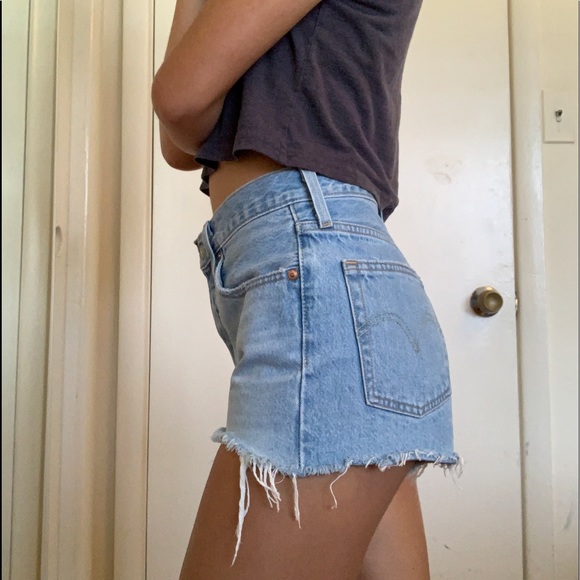 Levi’s 501 High Waisted Denim Shorts - Picture 4 of 7